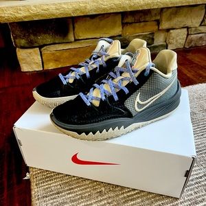 Nike Kyrie Low 4 size 8.5 Men’s